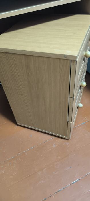 Тумбочки деревянные