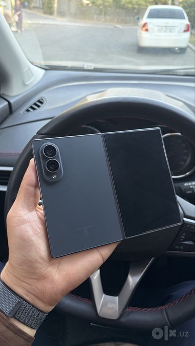 Samsung fold8 Graphite, 256gb, 2 ta imea o’tgan.