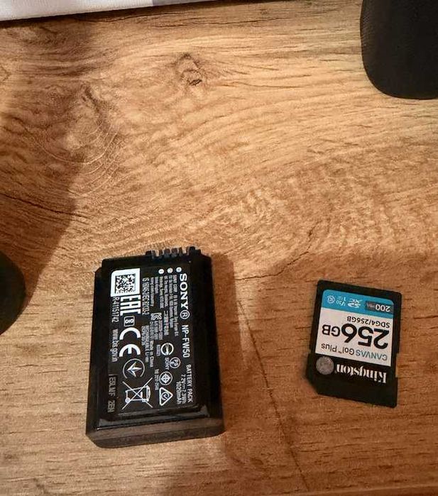 Sony Alpha ZV-E10 cu micorfon + trepied + Card 256 GB
