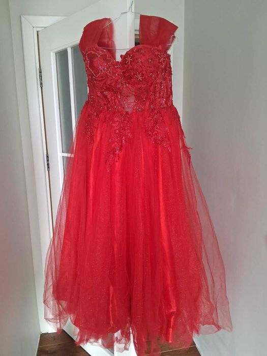 Абитуриентска/бална рокля на Модна къща EmoZione Fashion, гр. Бургас.