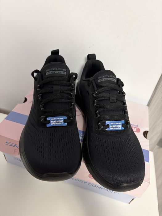 Adidasi Skechers negri noi