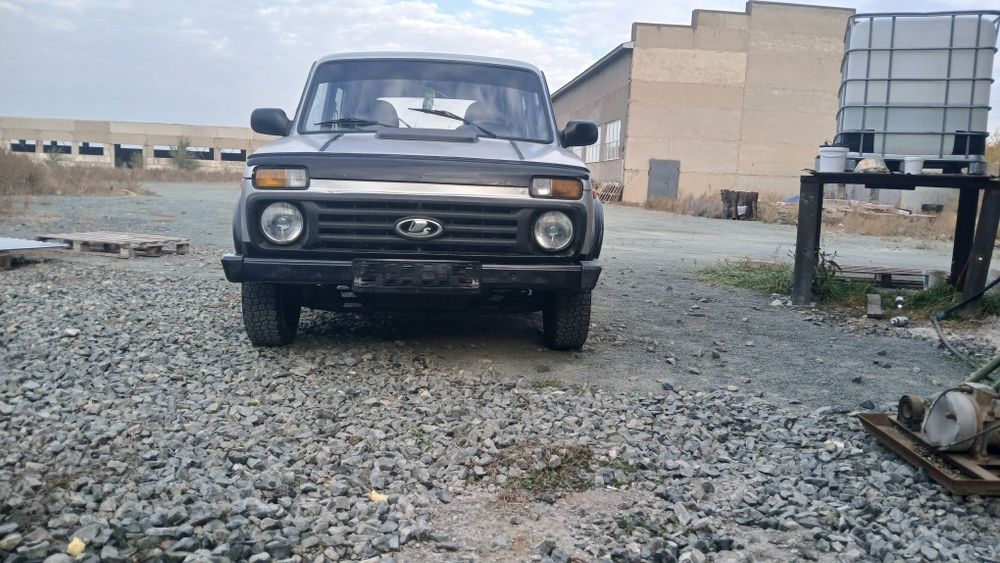 Продам ниву 5 дверную