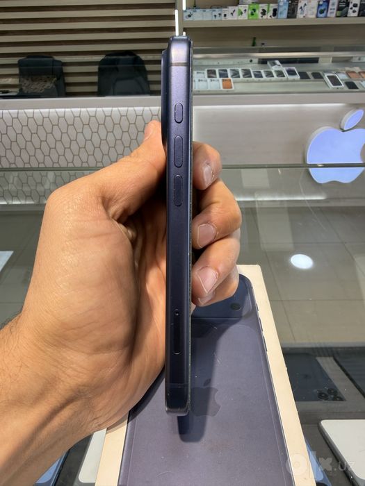 Iphone 17 Pro Deep blue