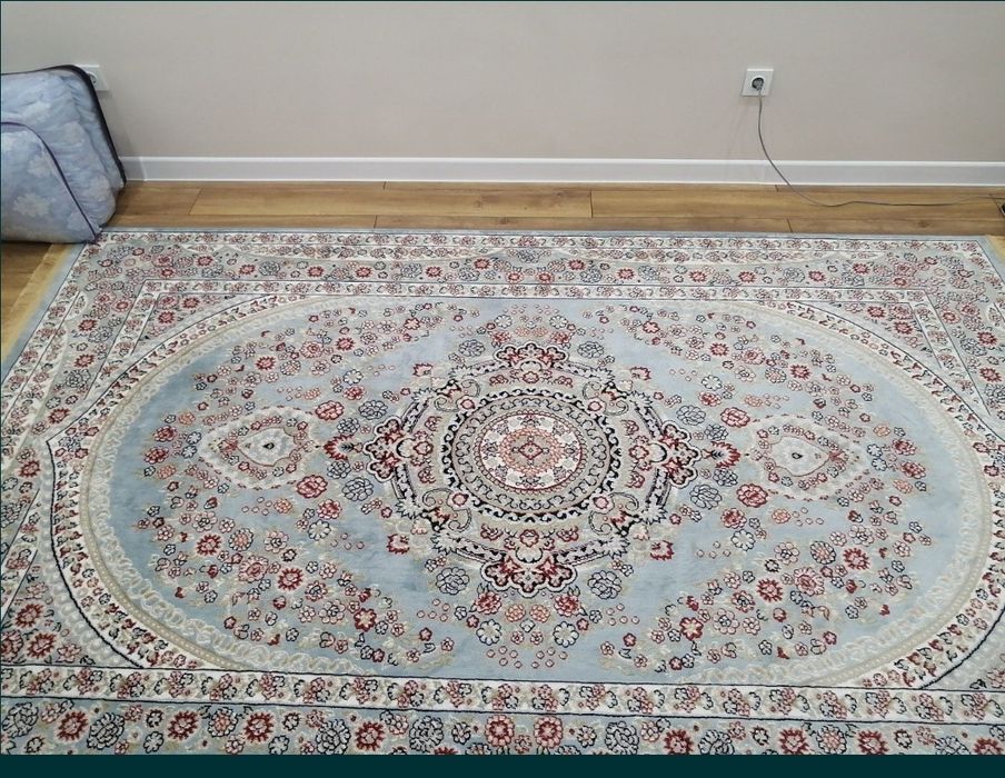 Продам ковёр в хорошем состоянии