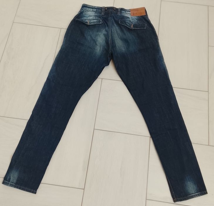Vând blugi bărbați "Bright Fashion Denim"