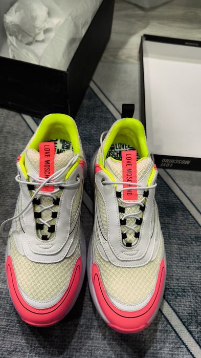 Vand adidasi dama love moschino marimea 38