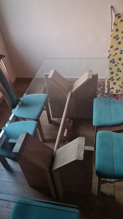 Стъклена трапезна маса с шест стола