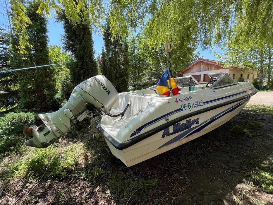 Barca Hellas Pegasus fara motor