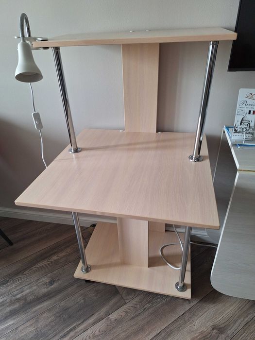 Компьютерный стол компактный