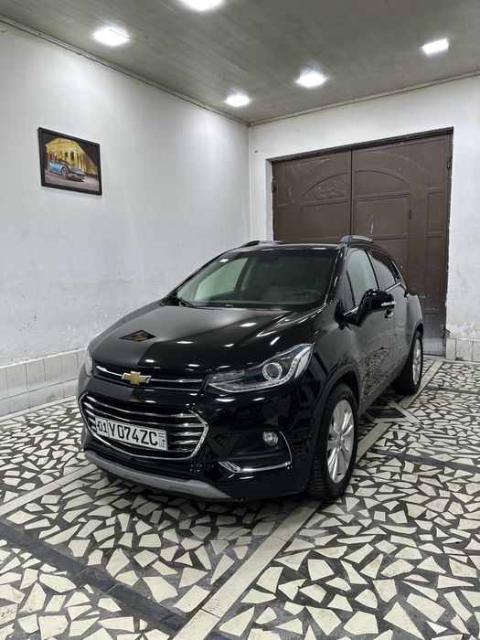 Tracker 2019  srochna sotiladi