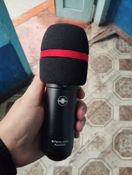 Zvukavoy karta va mikrafon sotiladi