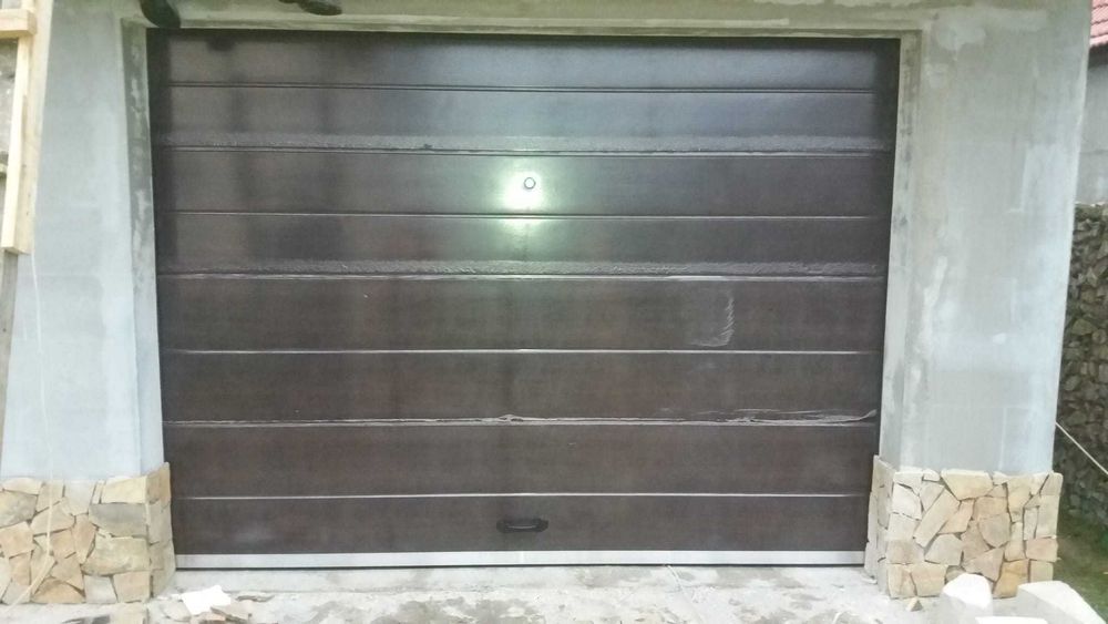 uși de garaj automatizate