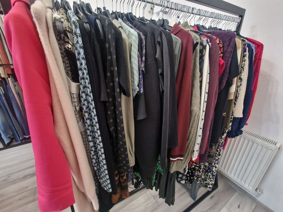 Lichidare stoc haine outlet noi, originale cu etichetă (GUESS, TOMMY)