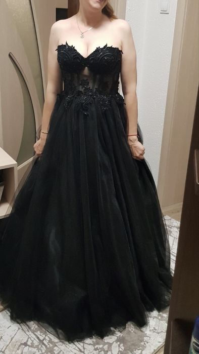 Бална рокля .Използвана.Регулира се  с връзки