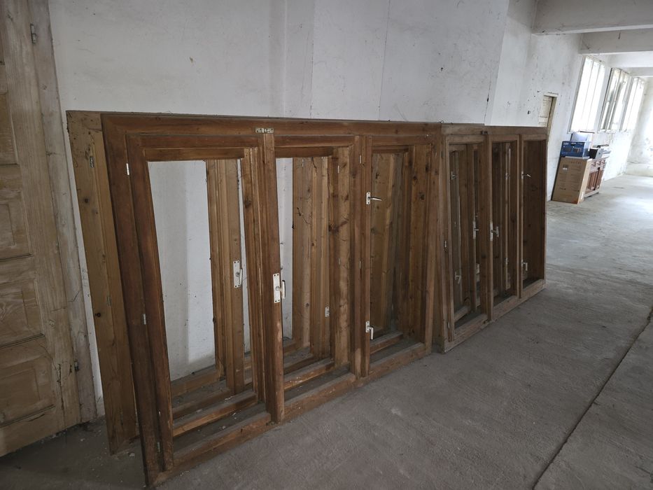 Vand ferestre din lemn