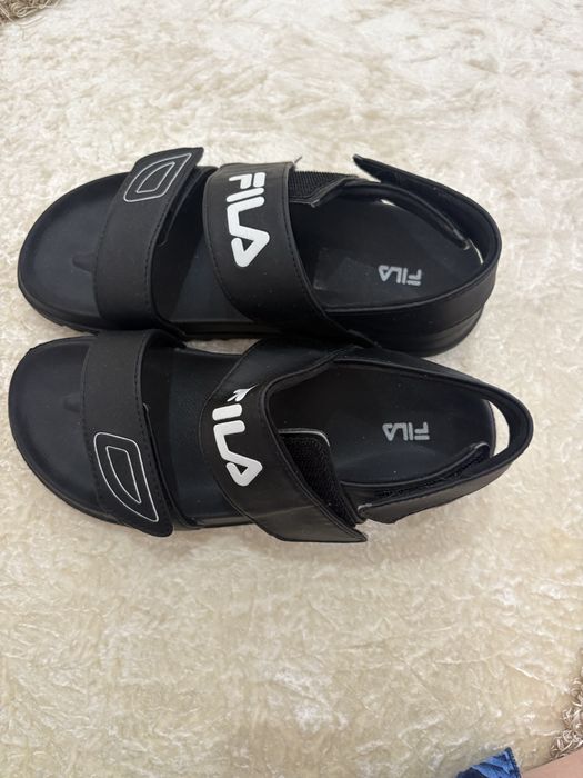Продам сандалии Fila