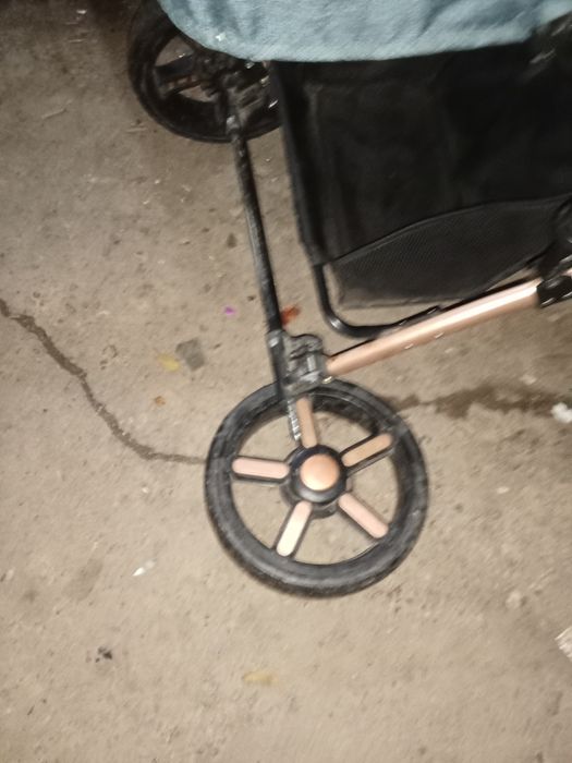 Коляска почти новая