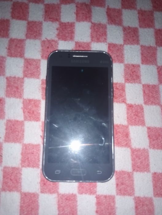 Продам телефон ,