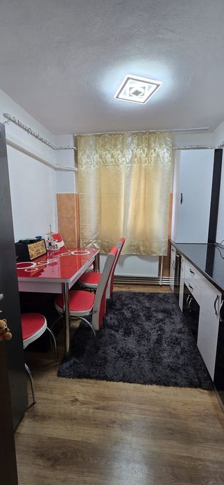 Apartament decomandat 3 camere, Etaj 1, Mobilat și utilat(SUPERB)