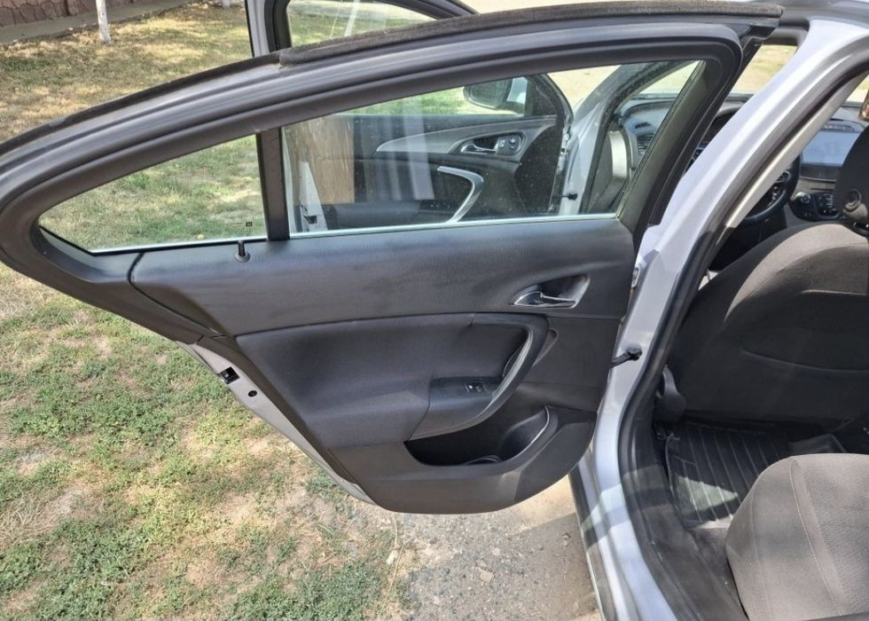 Vând Opel insignia
