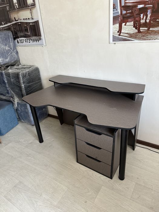 Парта. Компьютерный стол.