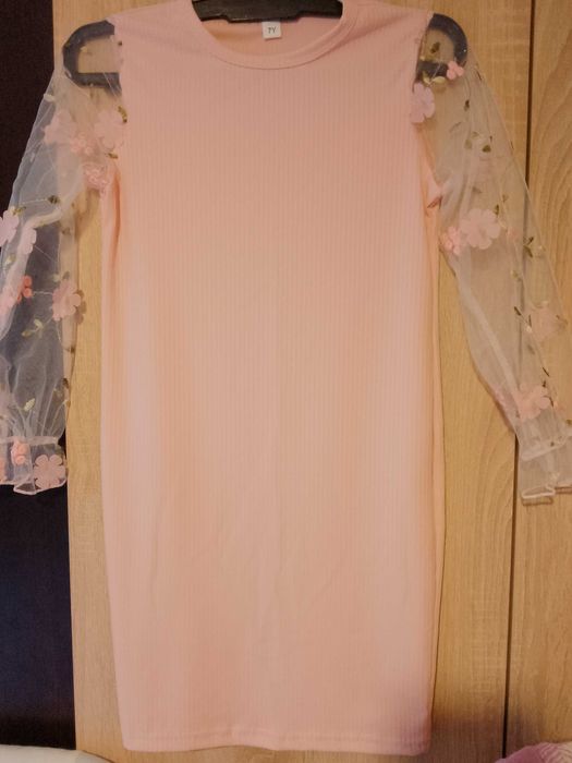 Нова, розова детска рокля с прозрачни ръкави на цветя