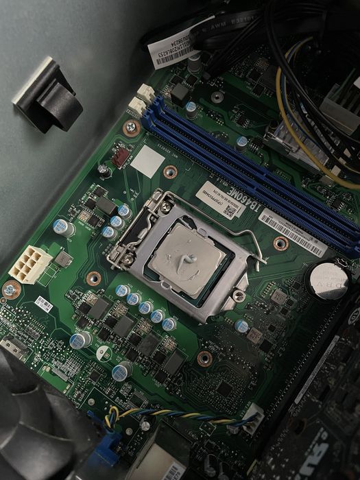 Sistem Desktop Gaming Lenovo