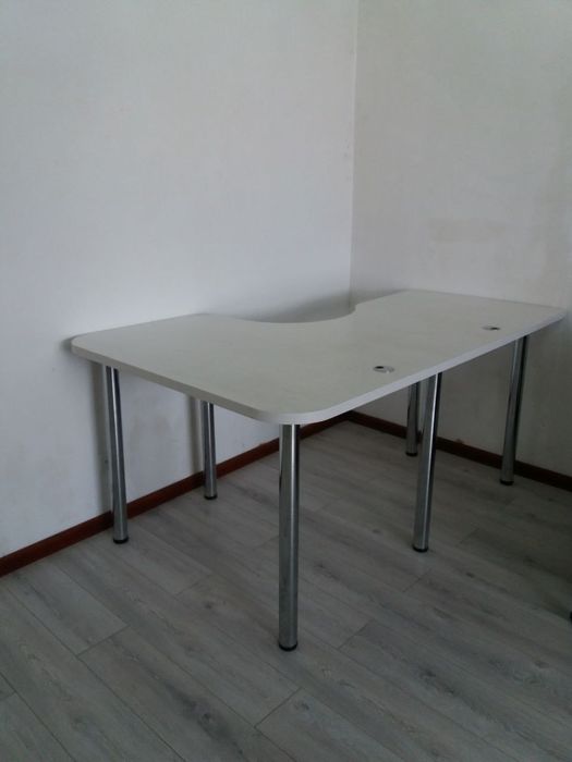 Продаётся офисный стол новый
