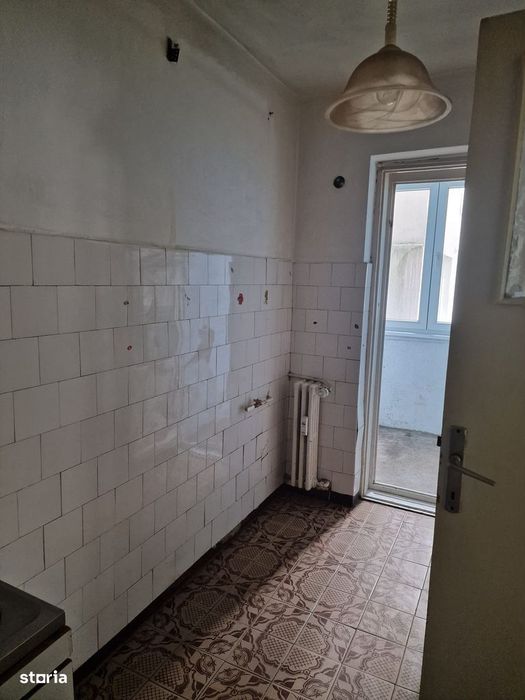 De vanzare apartament 3 camere decomandat etaj 1 George Enescu,Suceava