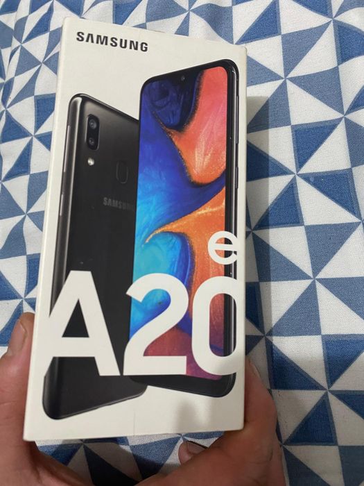 De vanzare două telefoane Samsung A20e
