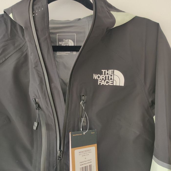 Geaca munte The North Face XS noua