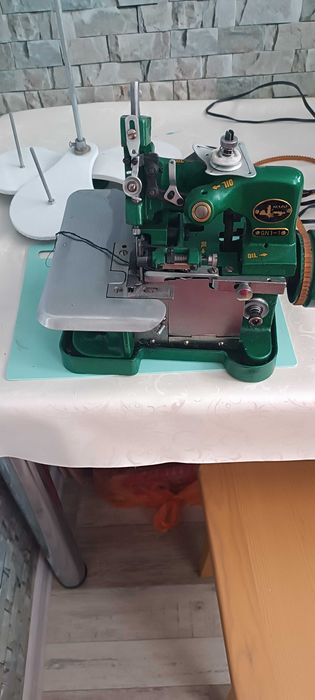 Оверлок трёхниточный