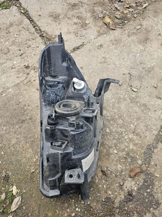 Far dacia doker dreapta