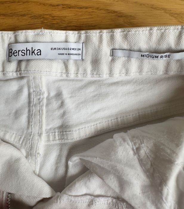 Бели къси гащи “Bershka” размер 34