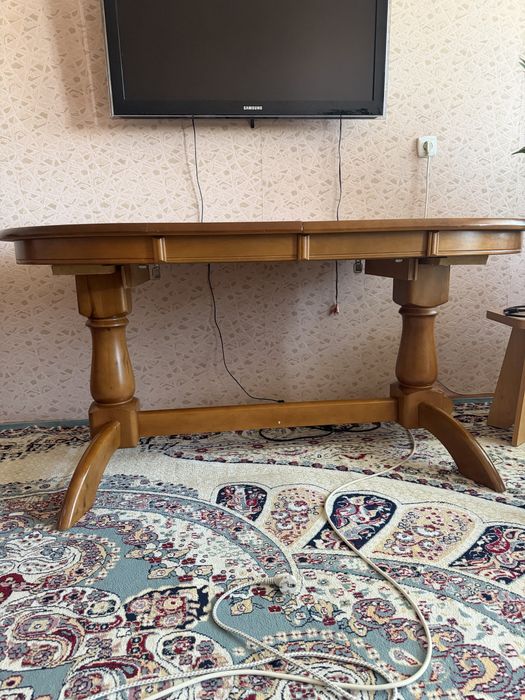 Стол из натурального дерева дуб
