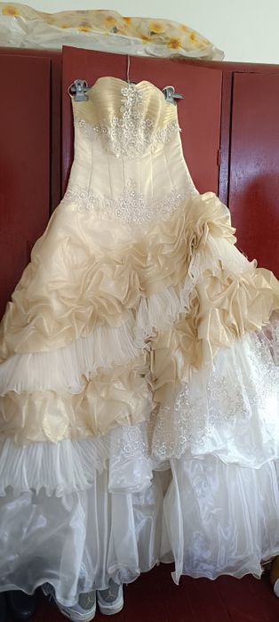 Vând rochie de mireasă