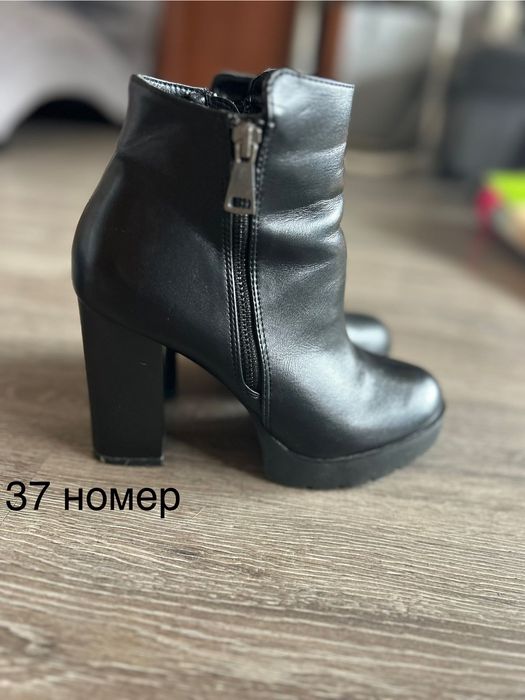 Продавам обувки.