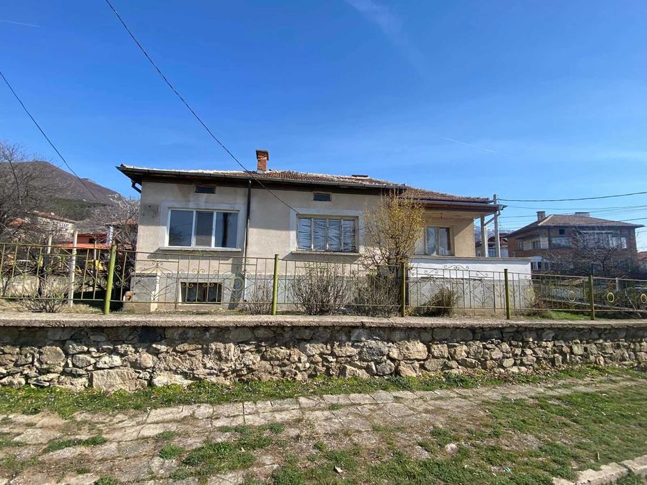 КЪЩА с РЗП 140 кв.м., двор 500 кв.м., град Сопот