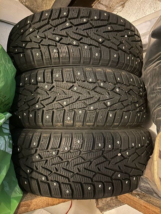 Продам зимние шины Nokian
