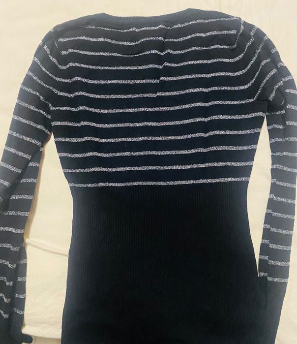 Оригинална блуза на марката Guess,