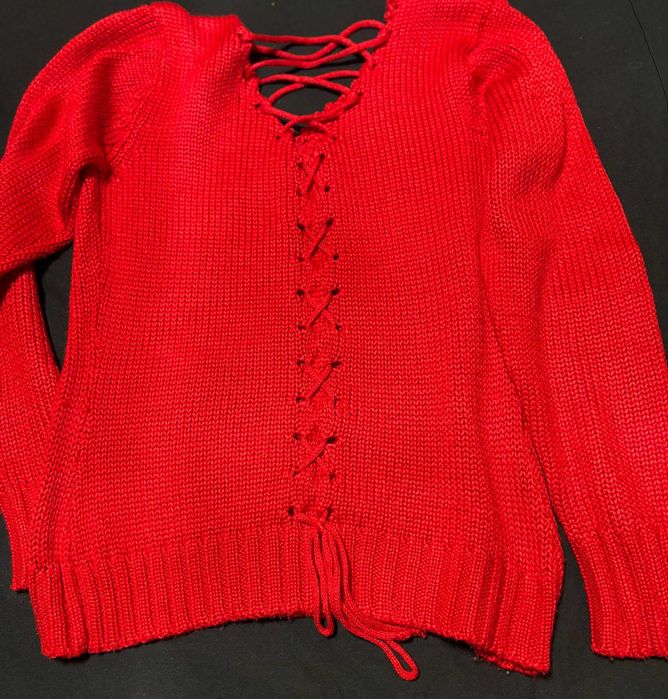 Червен пуловер S