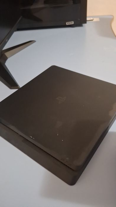 Ps4 cu jocuri si 2 manete