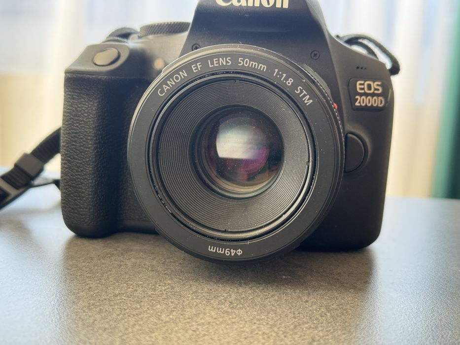 Aparat foto dalr Canon 2000d