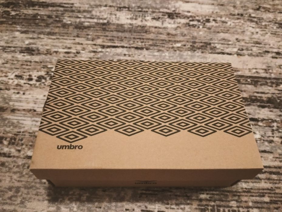 Ghete fotbal umbro va rog cumparatile!