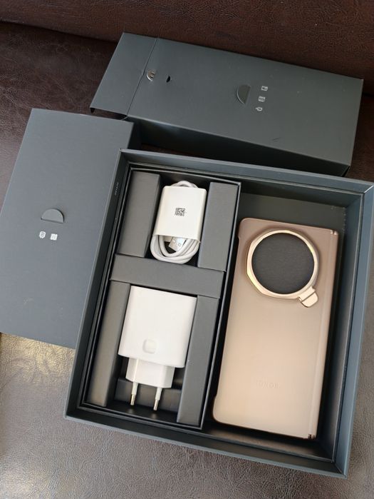 Honor Magic V5 Dawn Gold 16GB+512GB в гаранция + подаръци - бартер