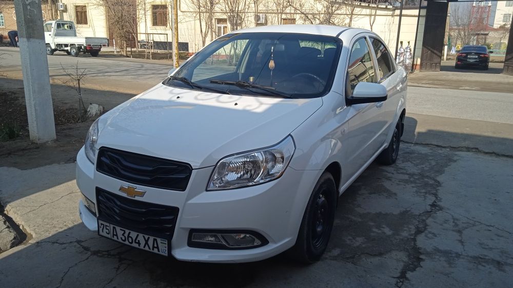 Автомашина Нексия 3