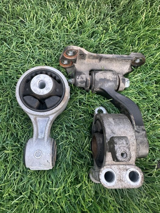 Подушки двигателя Nissan j 32