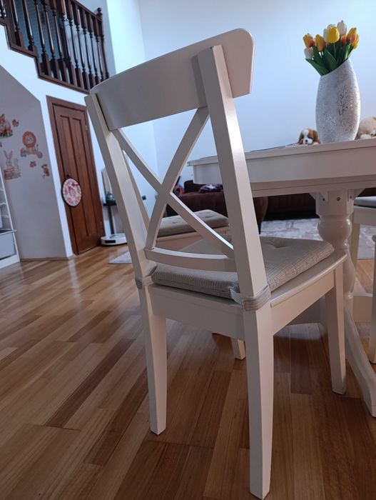 Vând scaune Ikea din lemn