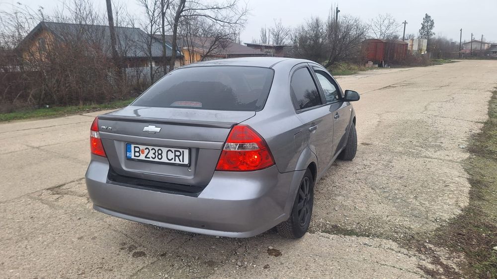 Vând chevrolet aveo