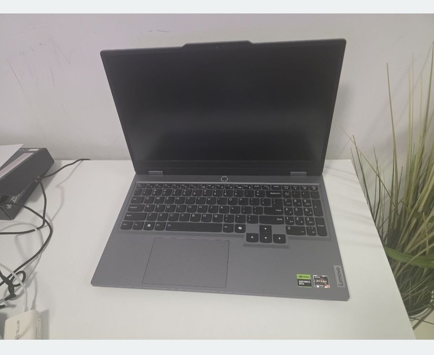 Vand laptop Lenovo Gaming garanție 2 ani Altex
